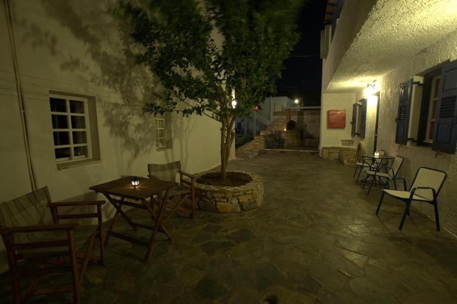 Aphrodite Hotel & Apartments Chora  Exterior photo