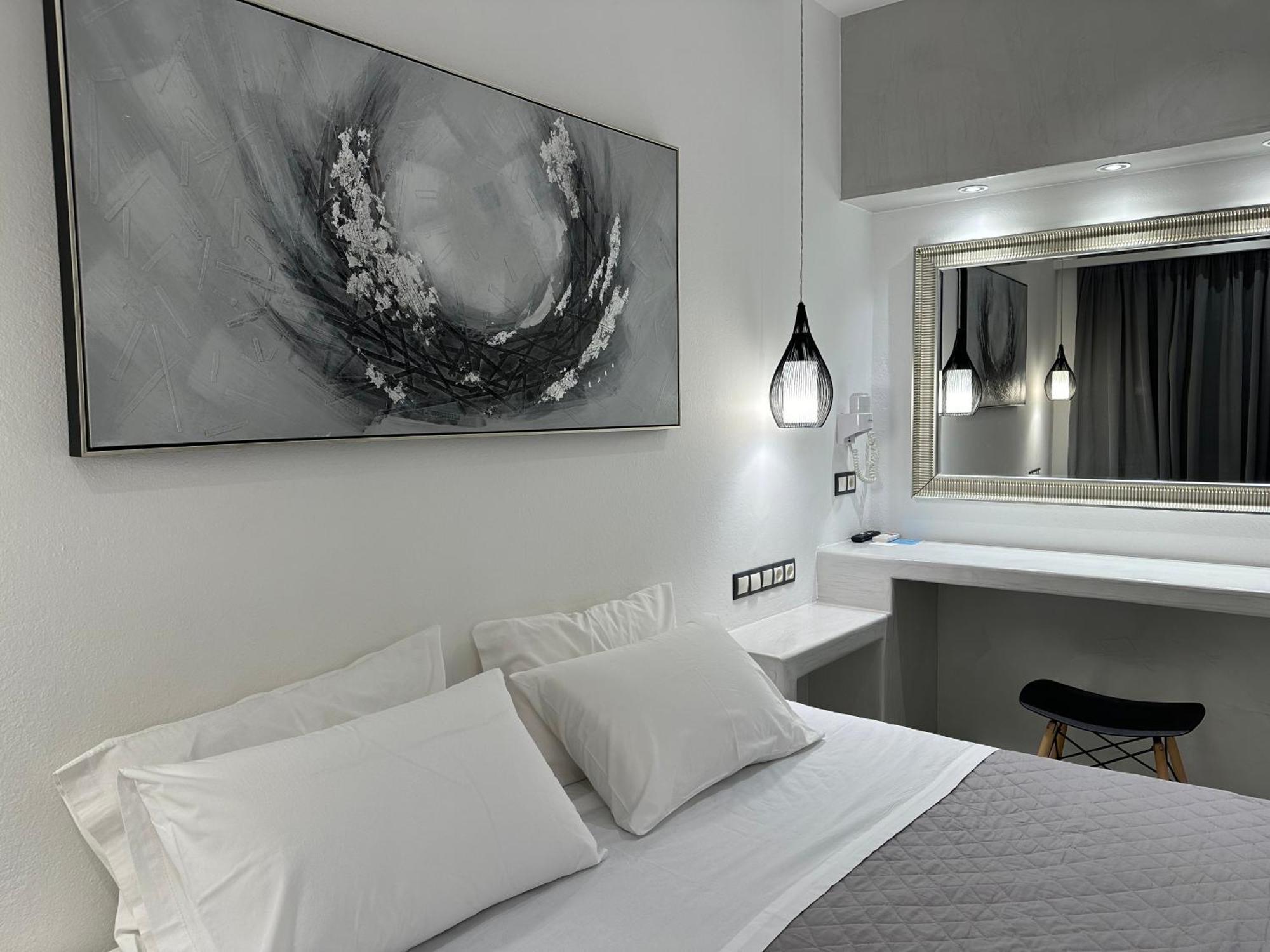Aphrodite Hotel & Apartments Chora  Exterior photo